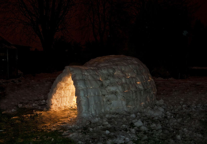 Igloo lit with reading lamp and flash